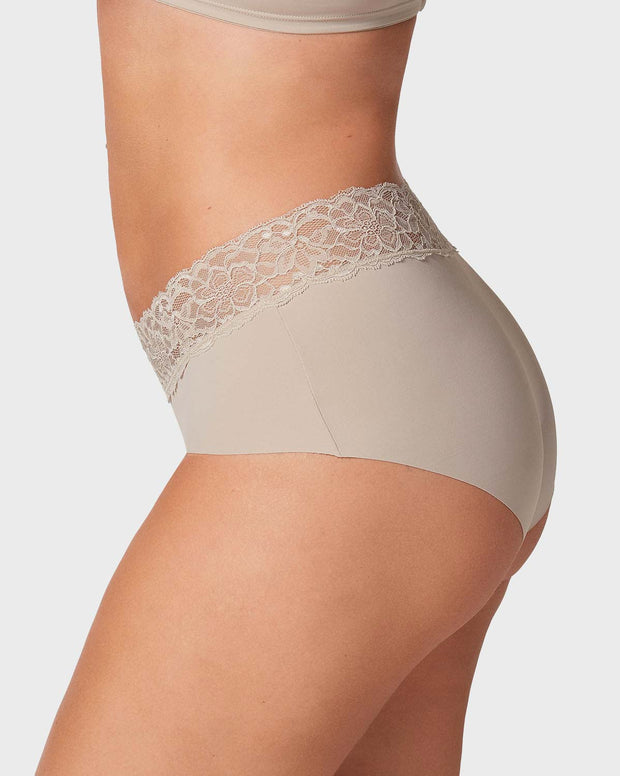 Panty hípster en tela ultraliviana con franja de encaje