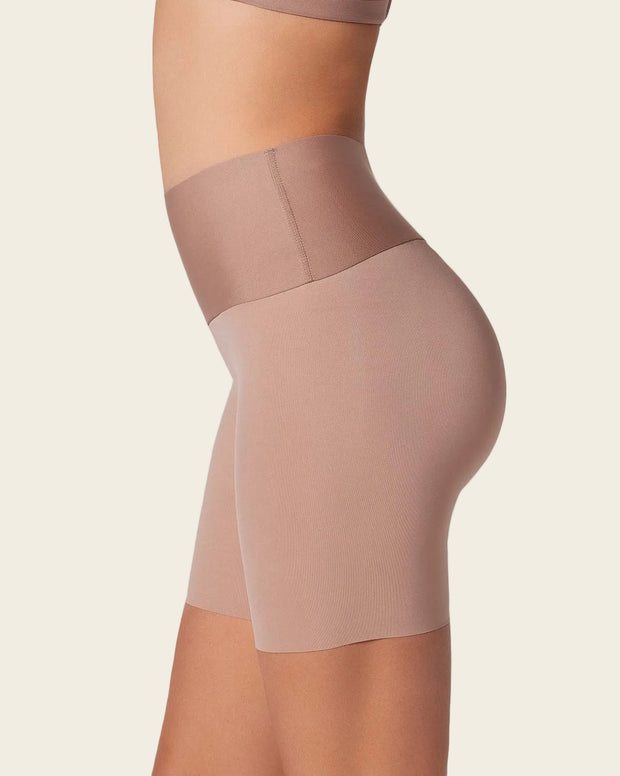 Short de compresión moderada aspecto invisible con fajón antideslizante