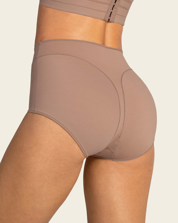 Panty clásico de control y tiro alto