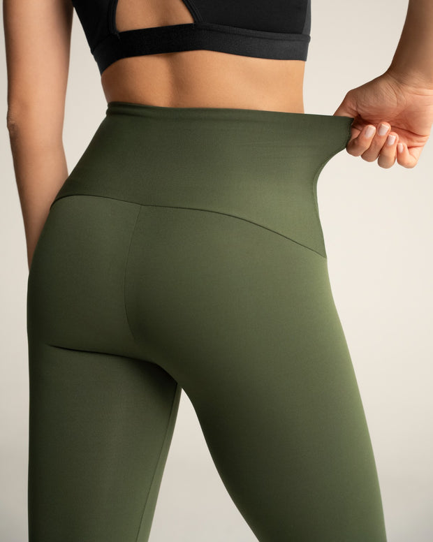 Capri deportivo tiro alto con control de abdomen