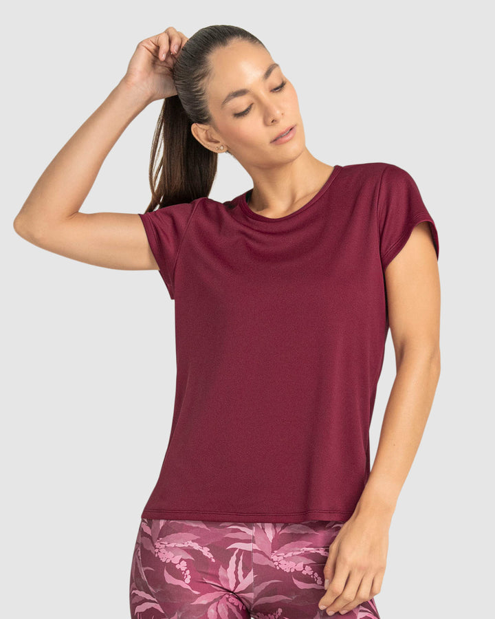 Camiseta deportiva de secado rápido y silueta semiajustada