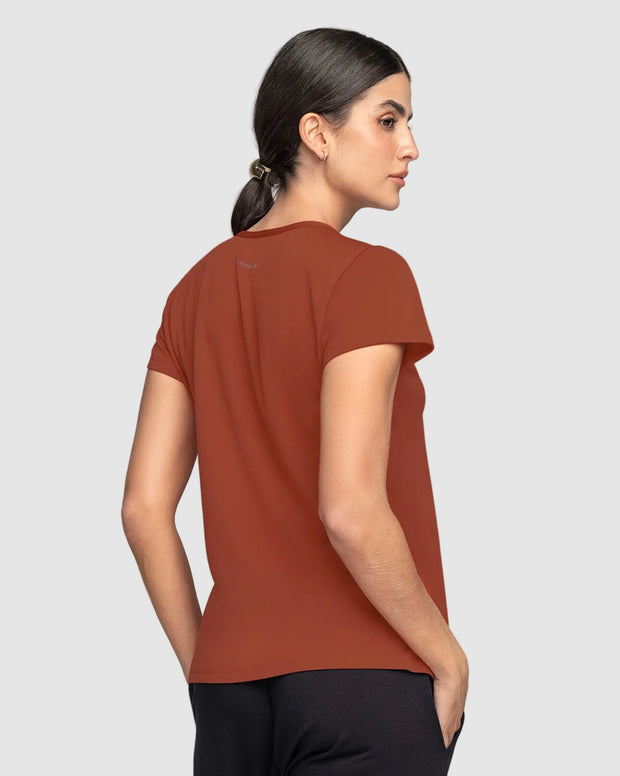 Camiseta deportiva de secado rápido y silueta semiajustada