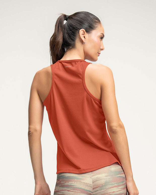 Camiseta deportiva de secado rápido y silueta semiajustada para mujer