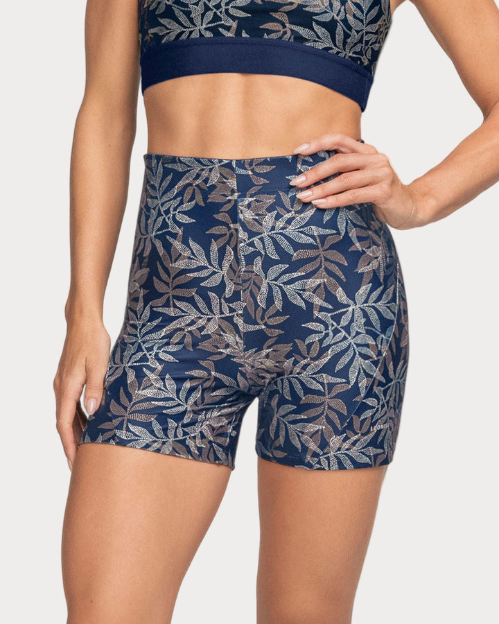 Short corto deportivo ajustado y ligero con cómodo elástico en cintura