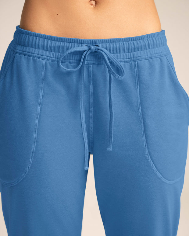 Jogger deportivo de silueta amplia con bolsillos