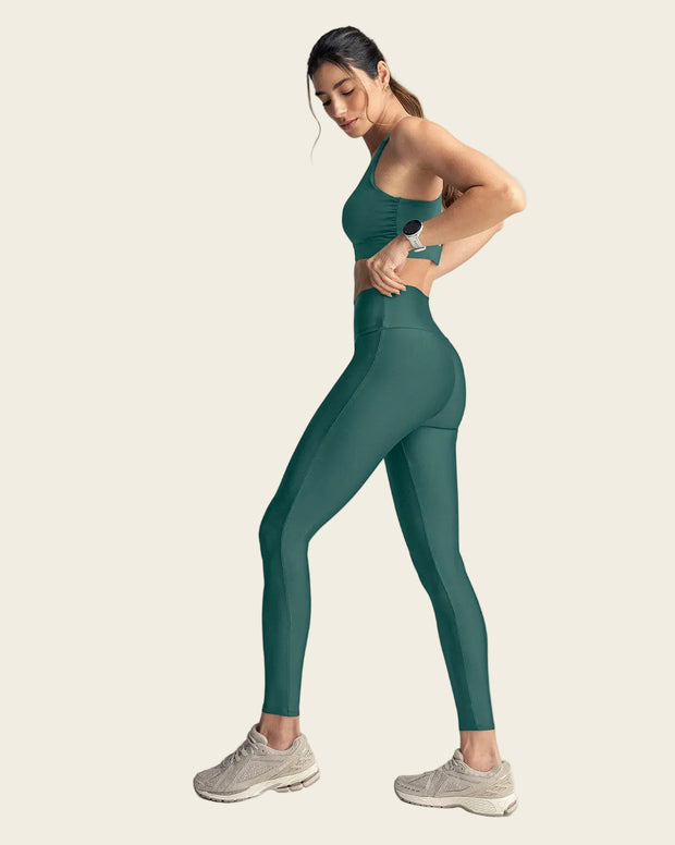 Legging deportivo tiro alto con corte en glúteos tipo corazón