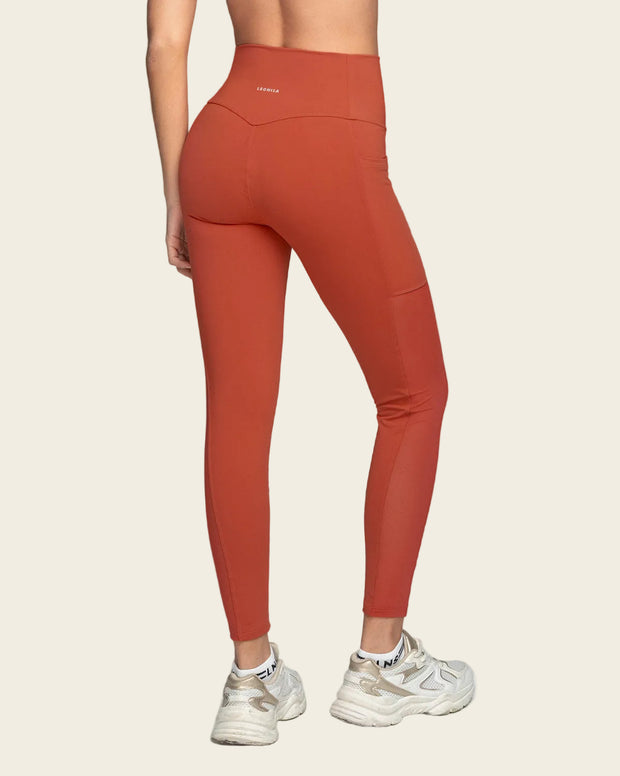 Legging deportivo con bolsillo lateral y detalles en SmartLace®