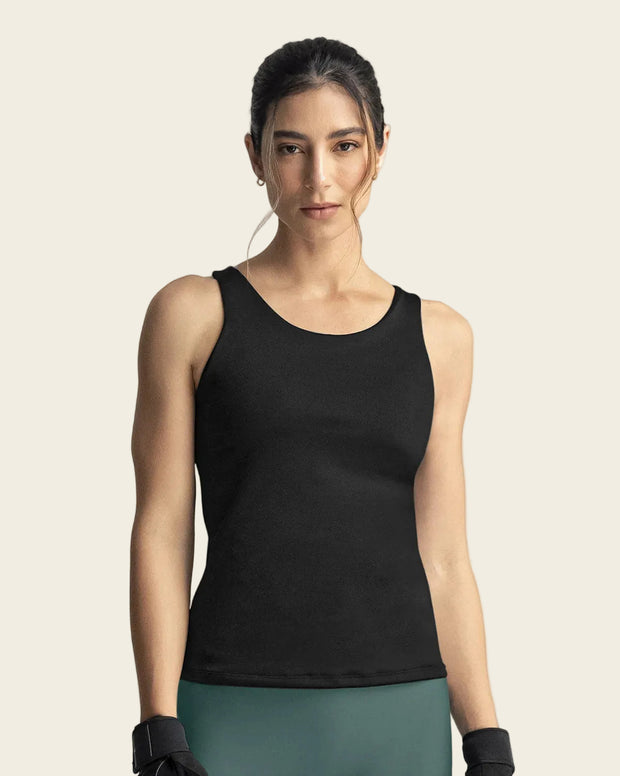 Camiseta deportiva con top interno de buen ajuste