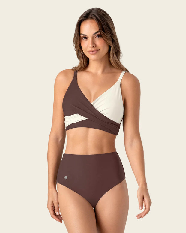 Bikini con panty tiro alto y top de buen cubrimiento