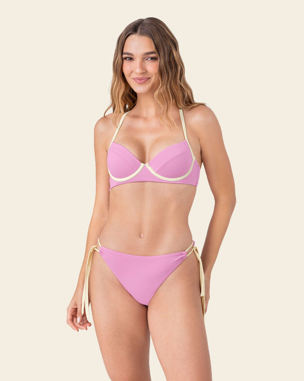 Bikini con top y panty ajustables al cuerpo