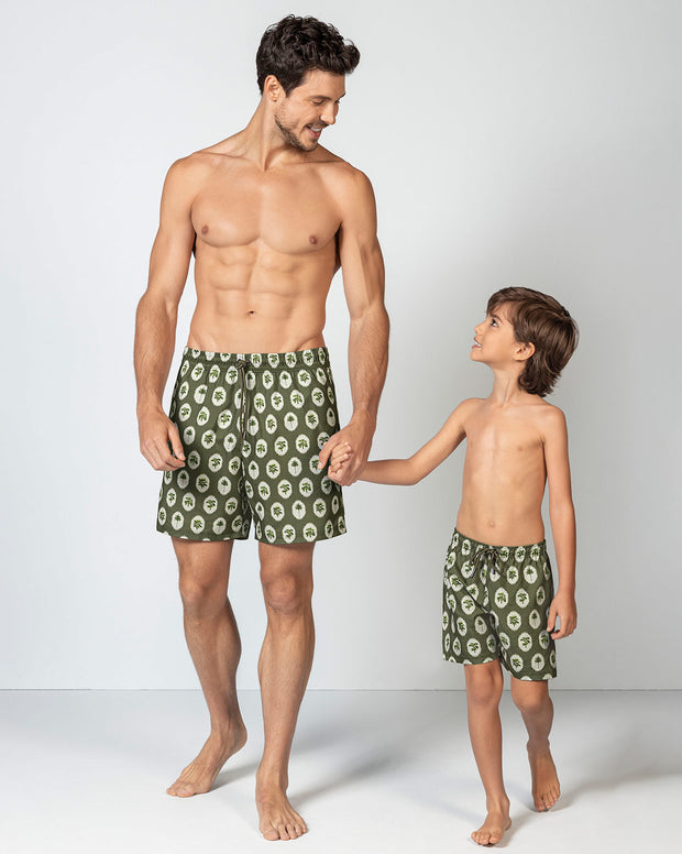 Pantaloneta de baño masculina con práctico bolsillo al lado derecho