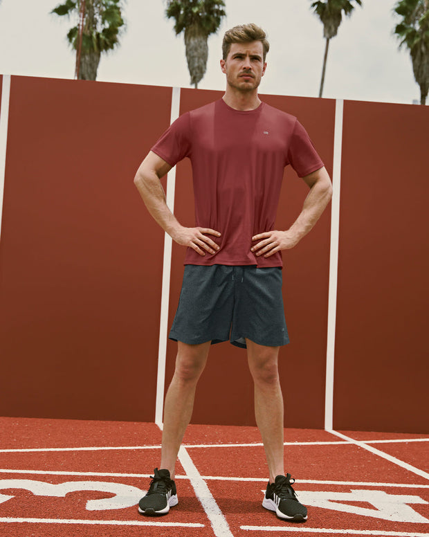 Camiseta deportiva masculina semiajustada de secado rápido