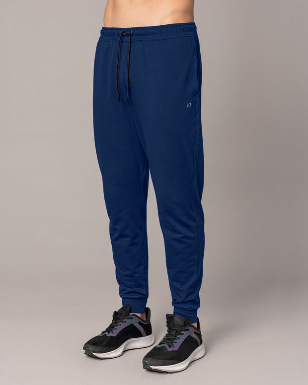 Jogger deportivo estilo sudadera con bolsillos laterales funcionales