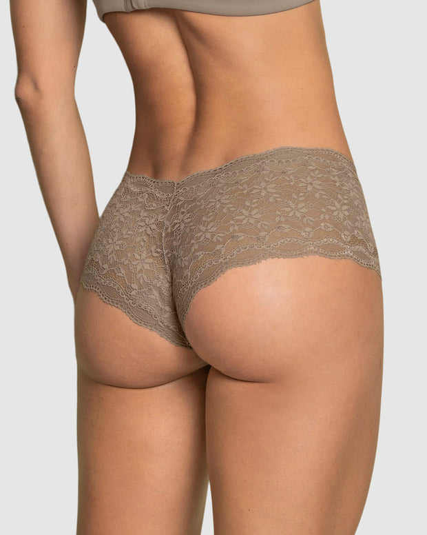 Panty estilo hipster en encaje moderno