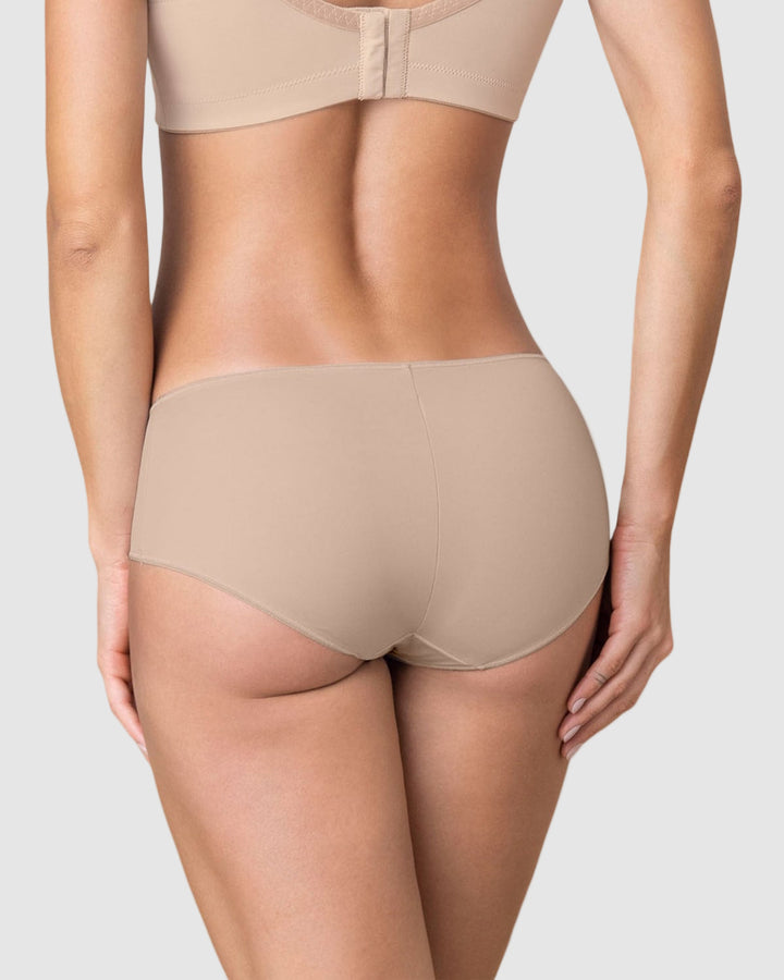 Hípster semidescaderado de buen cubrimiento