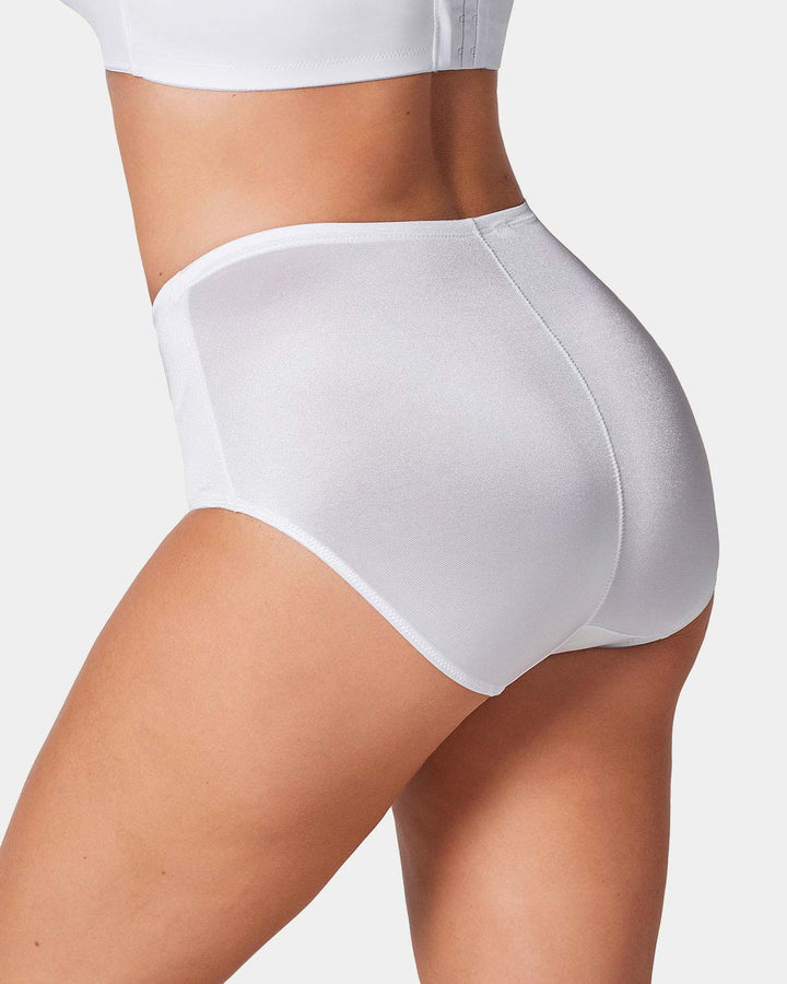 Panty clásico de control suave con efecto levantacolas