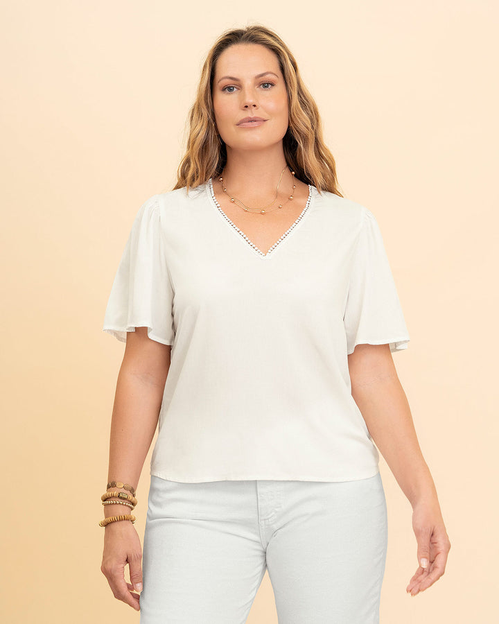 Camiseta manga corta de cuello en Vcon detalle en borde