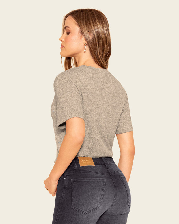 Camiseta manga corta con apliques de perlas
