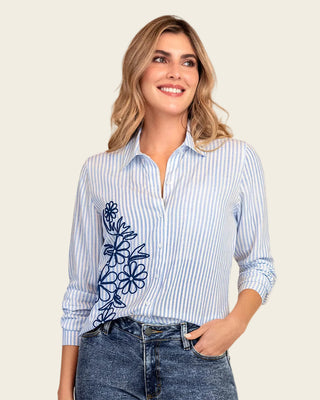 Camiseta a rayas con detalle bordado#color_086-rayas-azul