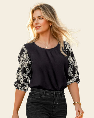 Blusa con mangas en tela bordada#color_700-negro