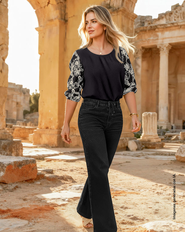 Blusa con mangas en tela bordada