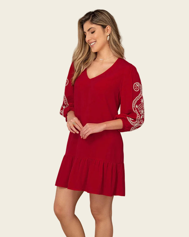 Vestido corto con estampado en mangas