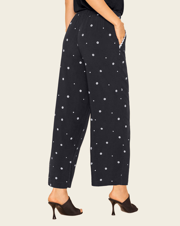 Pantalón bota ancha con detalles en contraste