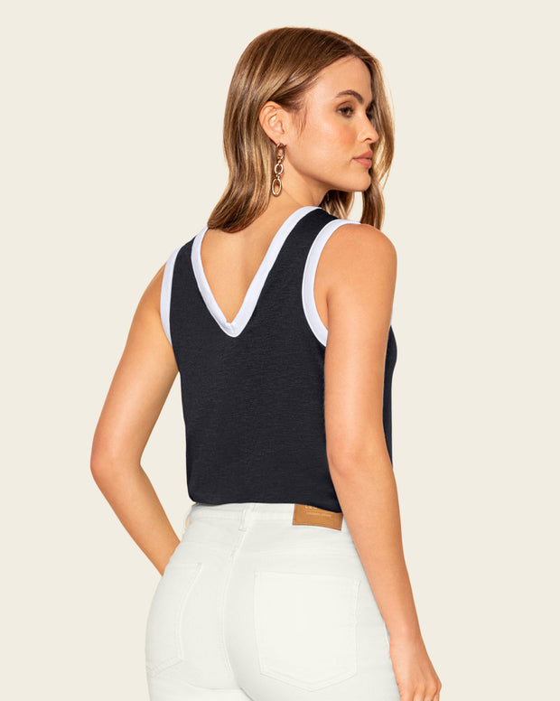 Camiseta manga sisa básica con detalles en contraste