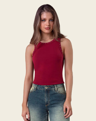 Camiseta manga sisa con taches en cuello y sisa#color_c34-vino