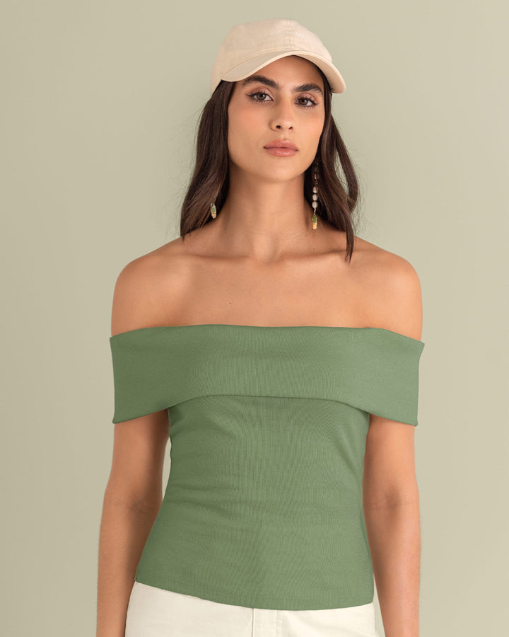 Camiseta cuello bandeja de silueta ajustada