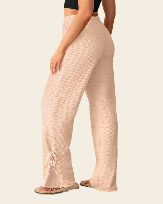 Pantalón amplio con textura y lazos en bota