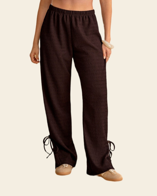 Pantalón amplio con textura y lazos en bota