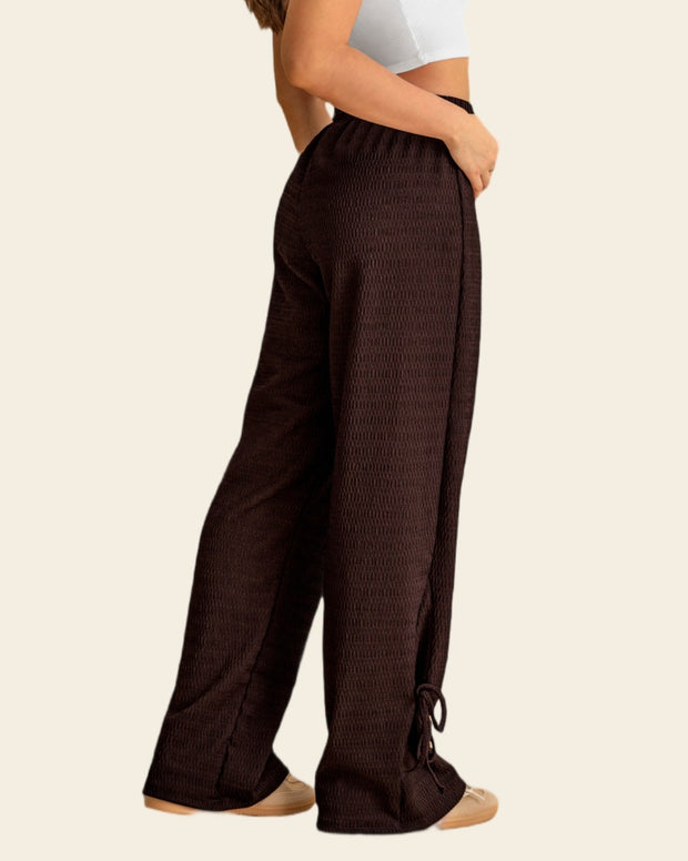 Pantalón amplio con textura y lazos en bota