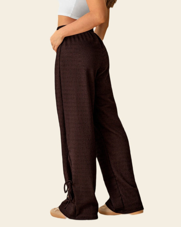 Pantalón amplio con textura y lazos en bota