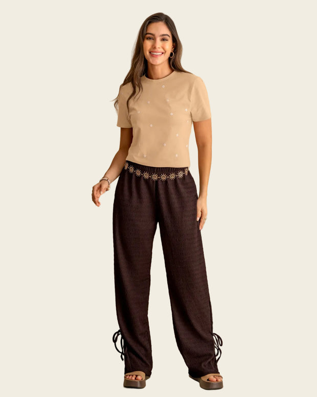 Pantalón amplio con textura y lazos en bota