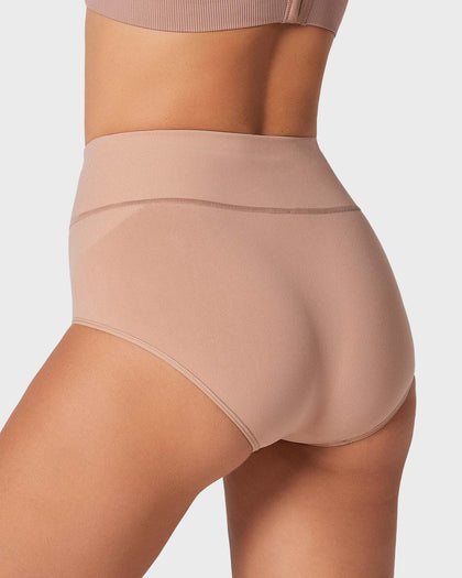 Panty faja de compresión moderada tiro alto en SkinFuse®#color_852-cafe-medio