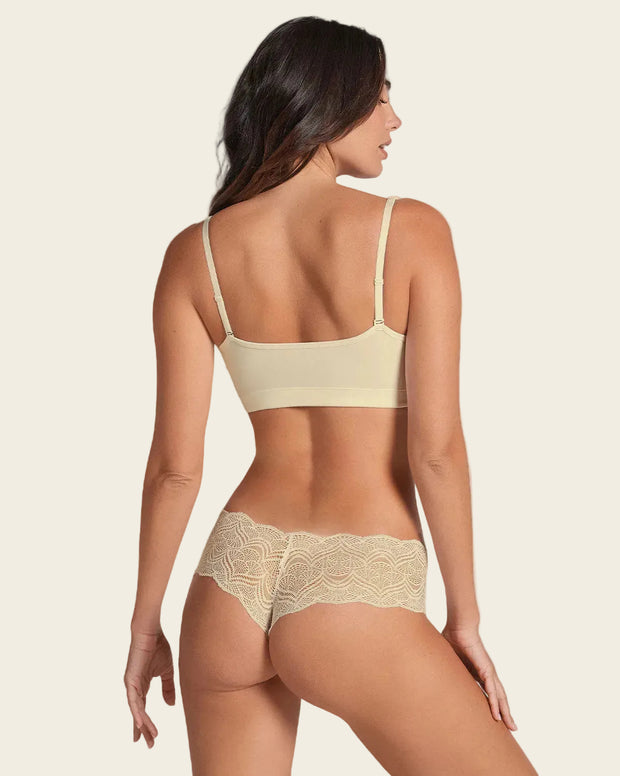 Panty estilo hipster en encaje con transparencias y detalles en moras