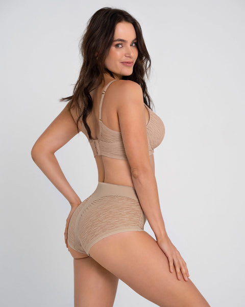 Panty faja clásico invisible con transparencias en glúteos y laterales