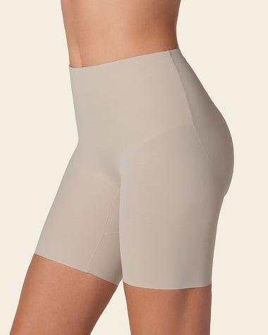 Panty short invisible de control moderado con realce de glúteos#color_802-cafe-claro