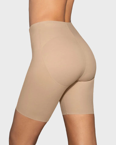 Panty short invisible de control moderado con realce de glúteos#color_802-cafe-claro