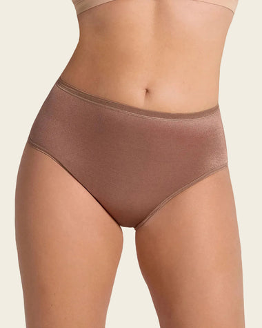 Panty clásico pierna alta con excelente cubrimiento tela suave#color_831-cafe-oscuro
