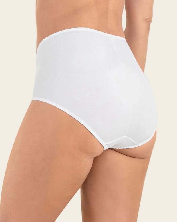 Panty clásico de compresión suave con toques de encaje en abdomen