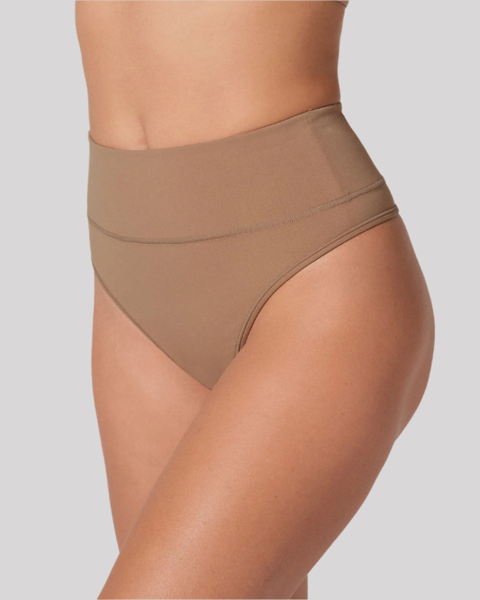 Brasilera de compresión moderada tiro alto en SkinFuse®