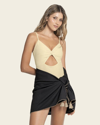 Pareo rectangular multiusos con borlas en las puntas#color_700-negro