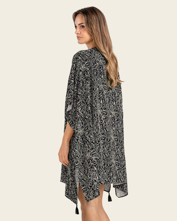 Salida de baño tipo kimono con borlas decorativas#color_c08-estampado-flores