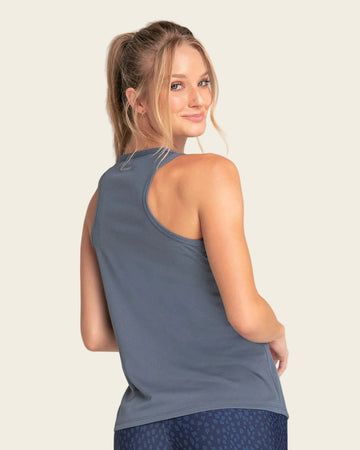 Camiseta deportiva de secado rápido y silueta semiajustada para mujer#color_915-azul-grisaceo