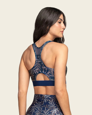 Top deportivo con espalda atlética en material de secado rápido#color_a04-estampado-hojas