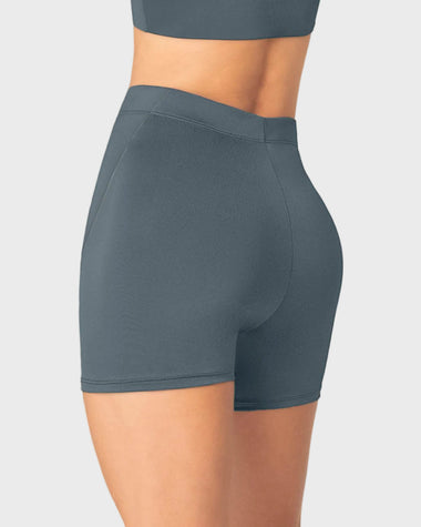 Short corto deportivo ajustado y ligero con cómodo elástico en cintura#color_544-verde