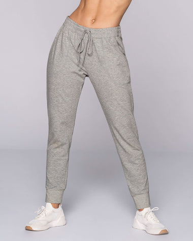 Jogger deportivo de silueta amplia con bolsillos#color_717-gris-jaspe