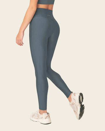 Legging deportivo tiro alto con corte en glúteos tipo corazón#color_544-verde
